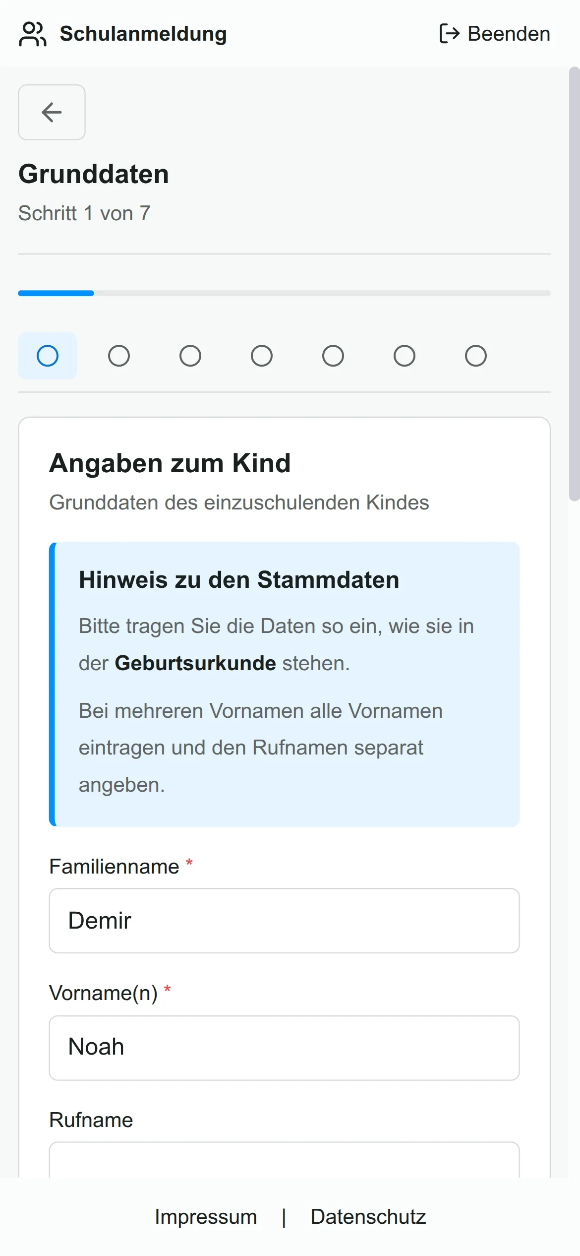 Eltern-Formular auf dem Smartphone: übersichtliche Abschnitte mit Fortschrittsanzeige